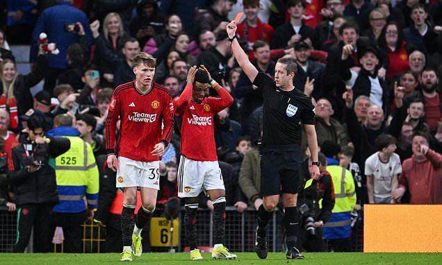 【足总杯】阿马德绝杀+脱衣染红，曼联加时4-3利物浦