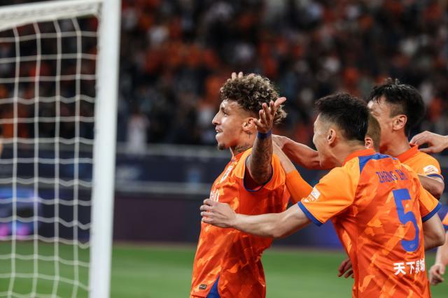 云开体育app下载-【足协杯第3日综述】海港泰山大胜 克雷桑帽子戏法